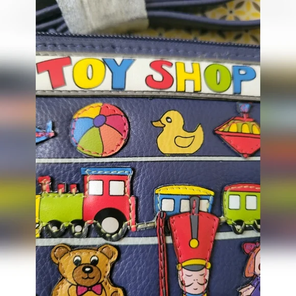 Mala Beaus The Toy Shop Midi Cross Body Bag - Picture 5 of 17